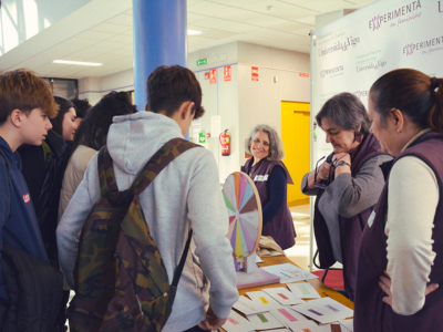 Feria para jóvenes Exxperimenta organizada por cátedra ALDABA WIB